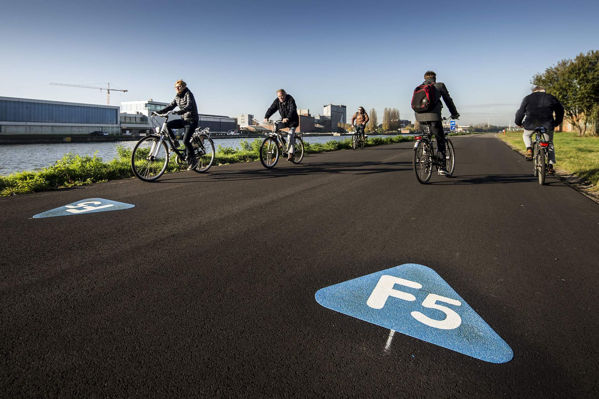 Fietsers op de fietssnelweg